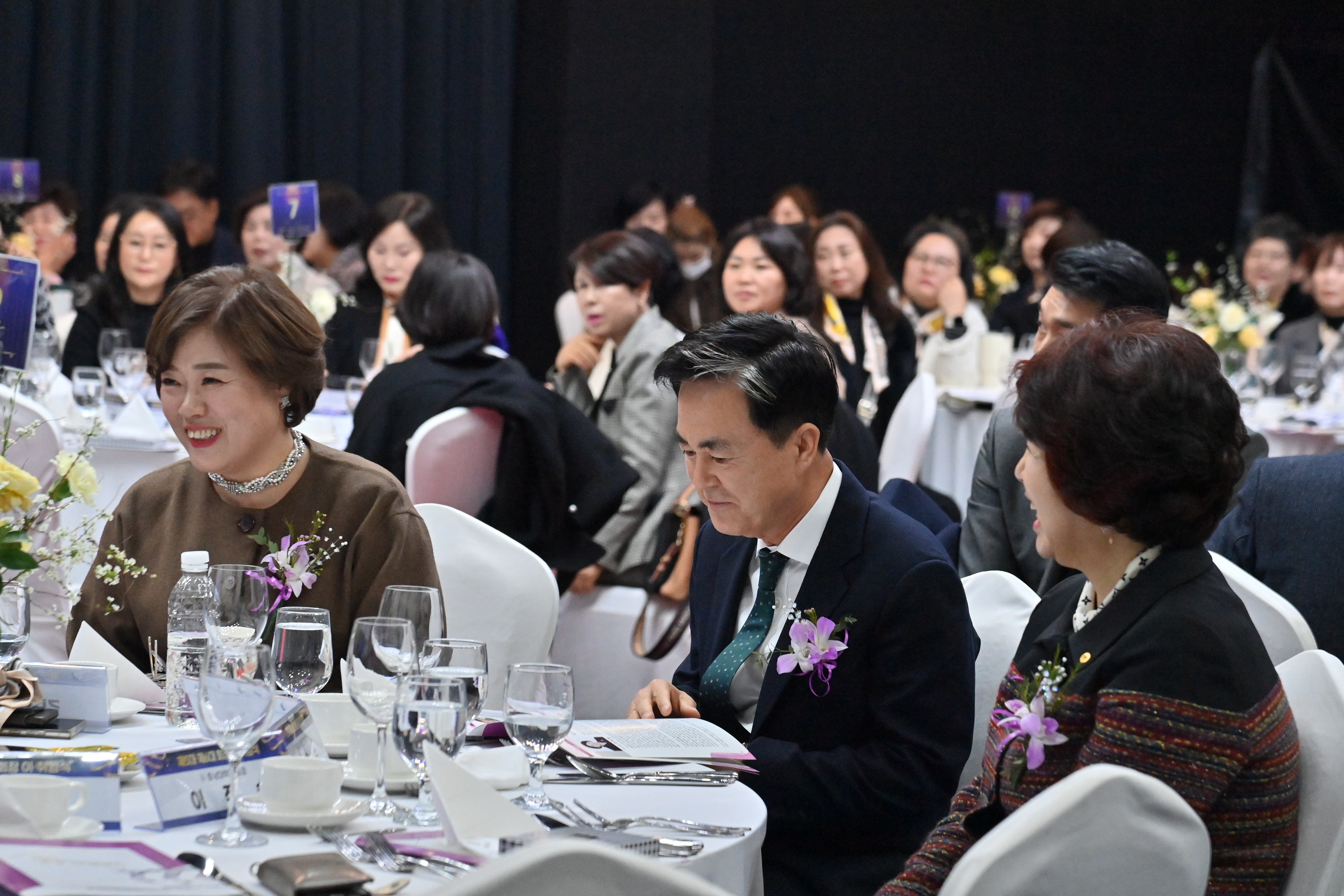 김태흠 도지사는 22일 아산 모나밸리에서 열린 '한국여성경제인협회 충남지회 회장 이취임식'에 참석했다. 관련사진 5