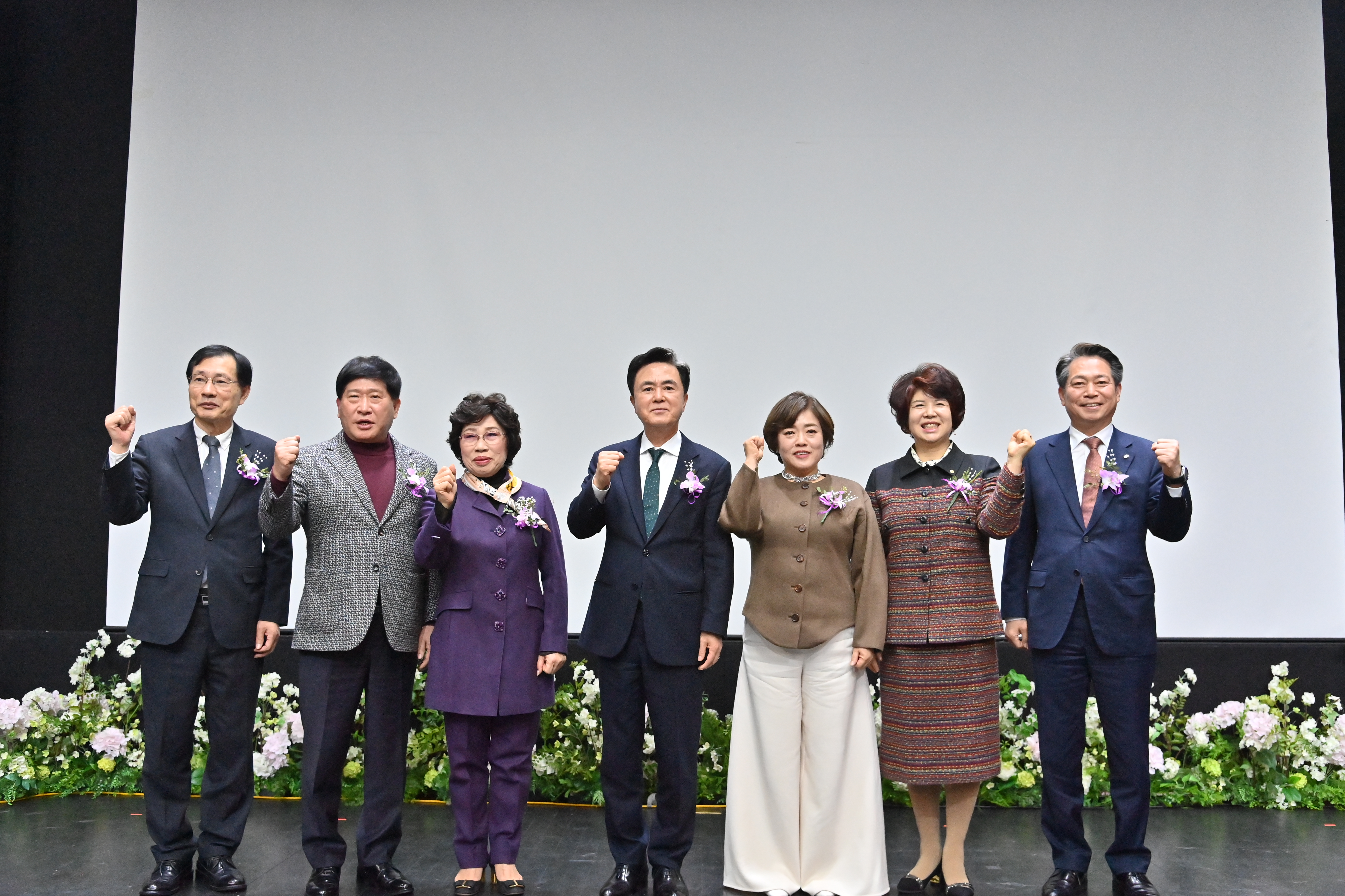 김태흠 도지사는 22일 아산 모나밸리에서 열린 '한국여성경제인협회 충남지회 회장 이취임식'에 참석했다. 관련사진 7