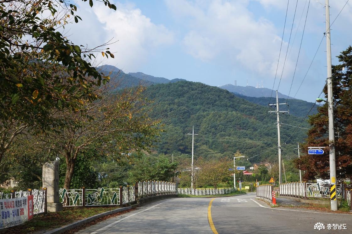 가야산과 원효봉(좌측)