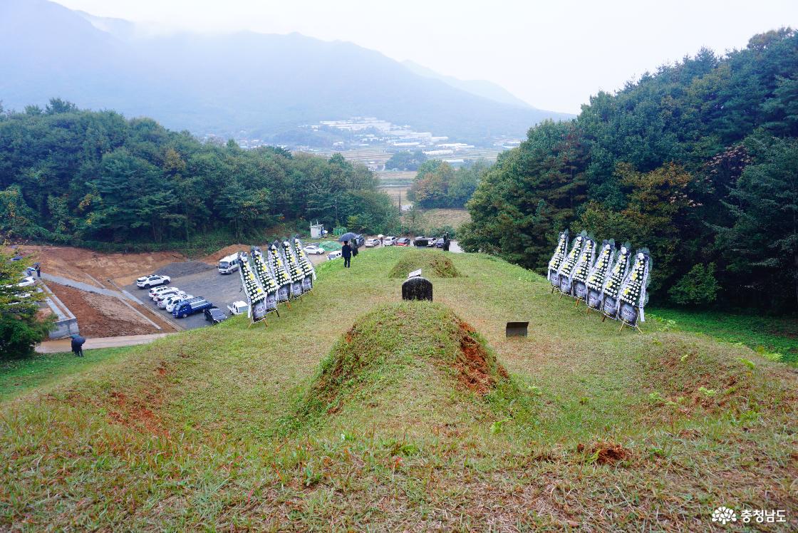 김성우장군 묘소와 제실 전경