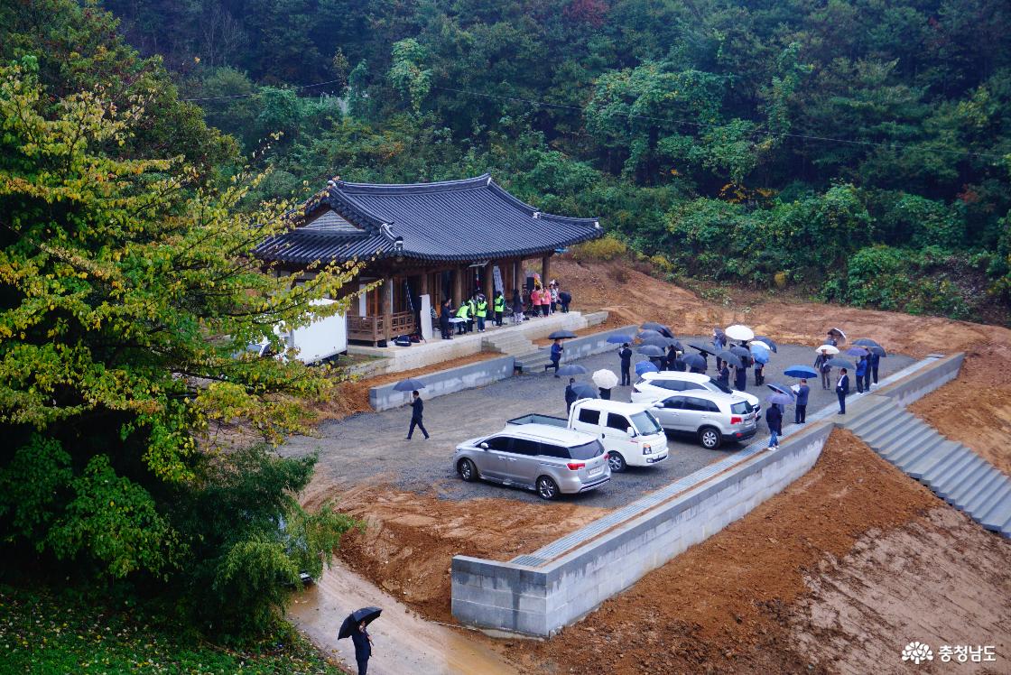 김성우장군 묘역에서 바라본 제실