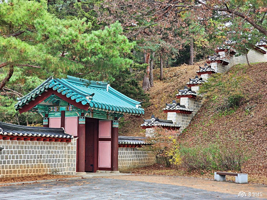 충의문 입구