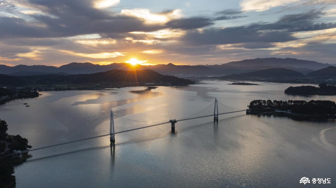 塔亭湖吊り橋